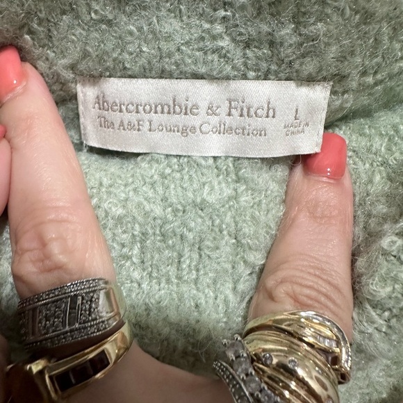 ABERCROMBIE Lounge Boucle Sweater Short NWT Size Large - Picture 3 of 4